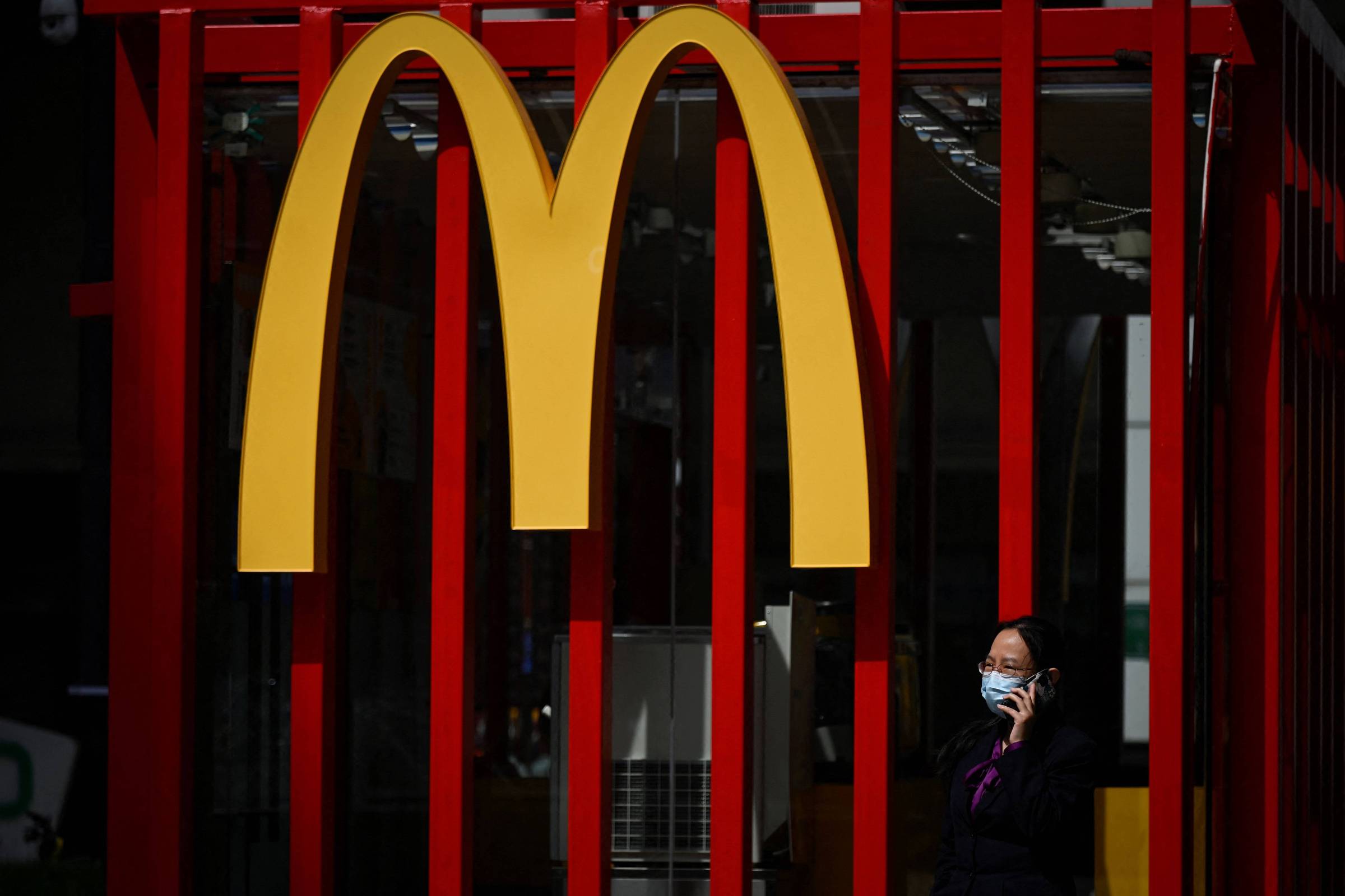  Aux États-Unis, McDonald's verse ce salaire à ses employés ; regardez !