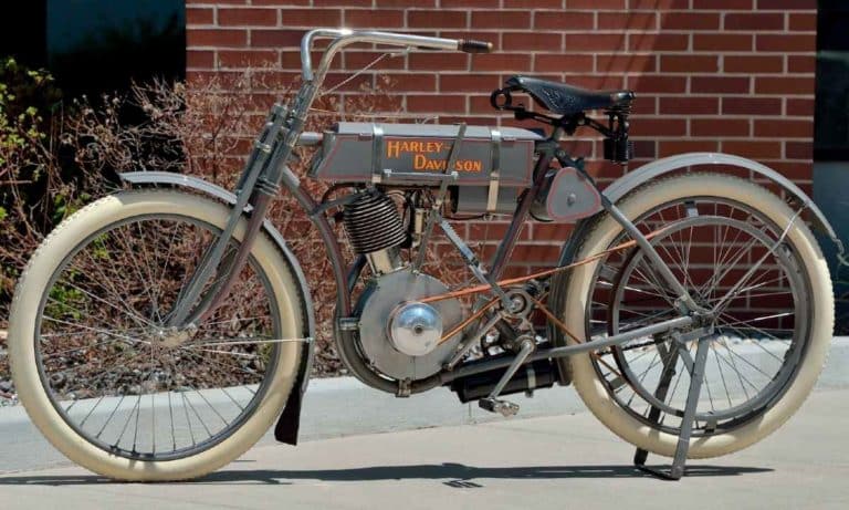  公開：110年以上前の世界で最も高価なバイク - 驚き！
