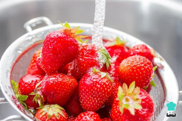  Strawberi yang bersih dan tahan lama: pelajari cara membersihkan buah dengan betul